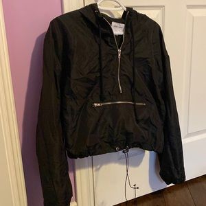 Black cropped wind breaker